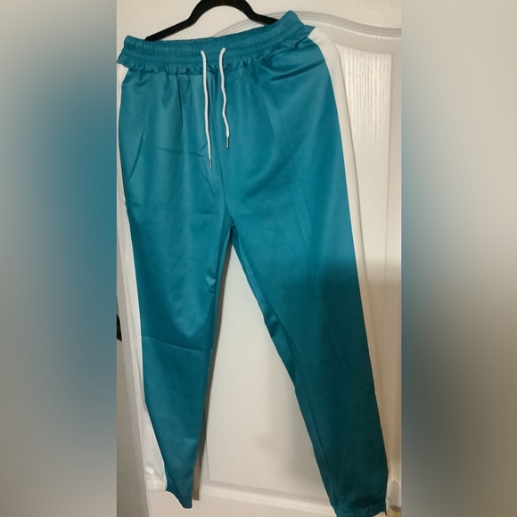 Suit Up as an Iconic Squid Game Player This Halloween - Picture 6 of 6